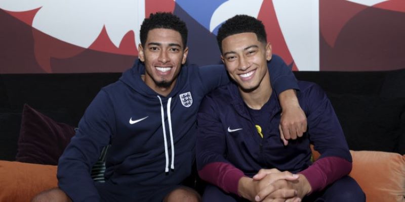 Jude Bellingham chúc mừng người em của mình