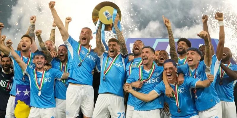 Napoli vô địch Serie A đầy nghẹt thở