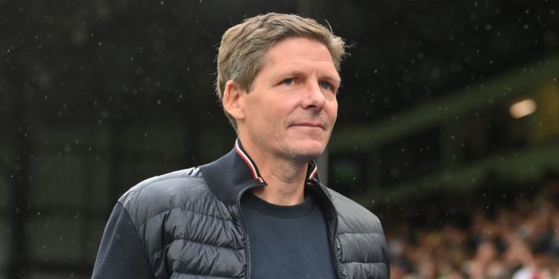 Oliver Glasner khiến giới mộ điệu phải ngả mũ thán phục